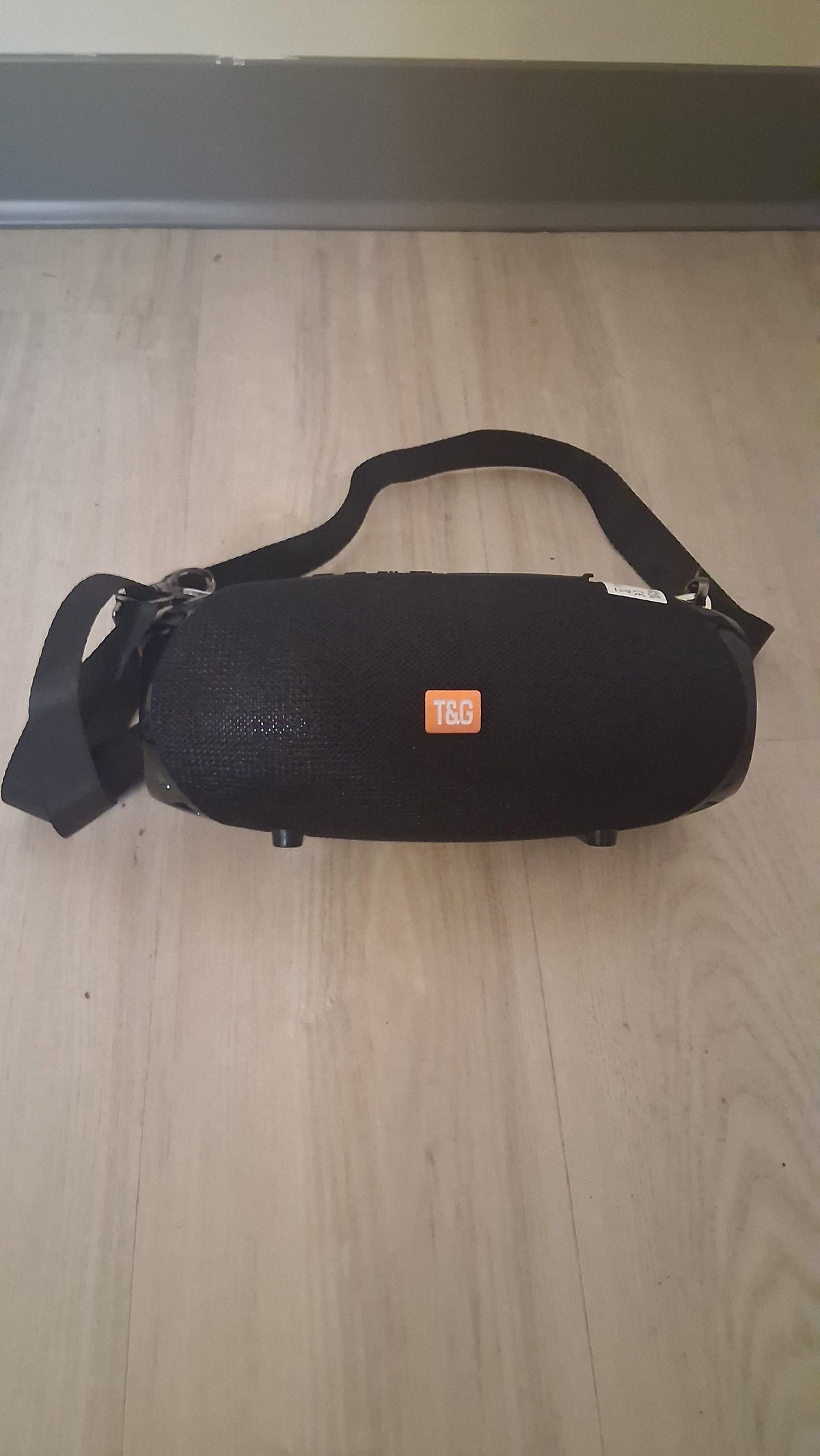 Wireless bluetooth speaker with strap