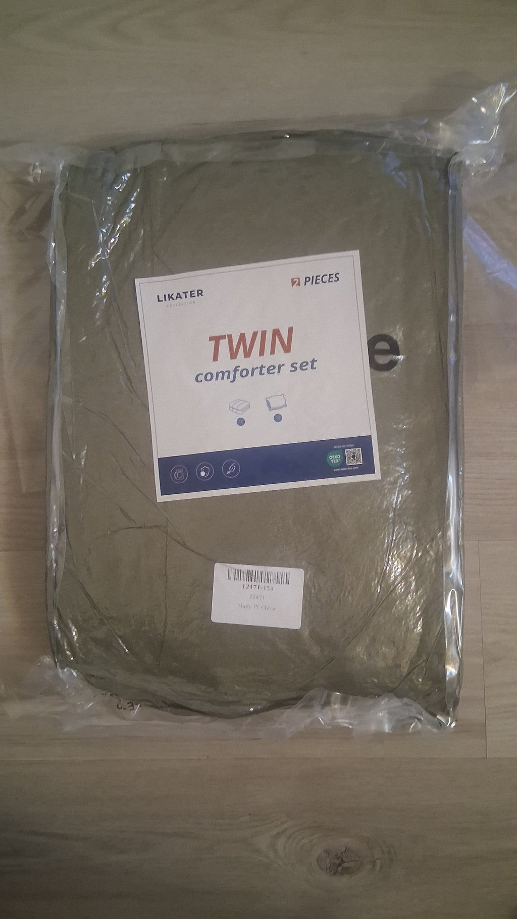Twin comforter set