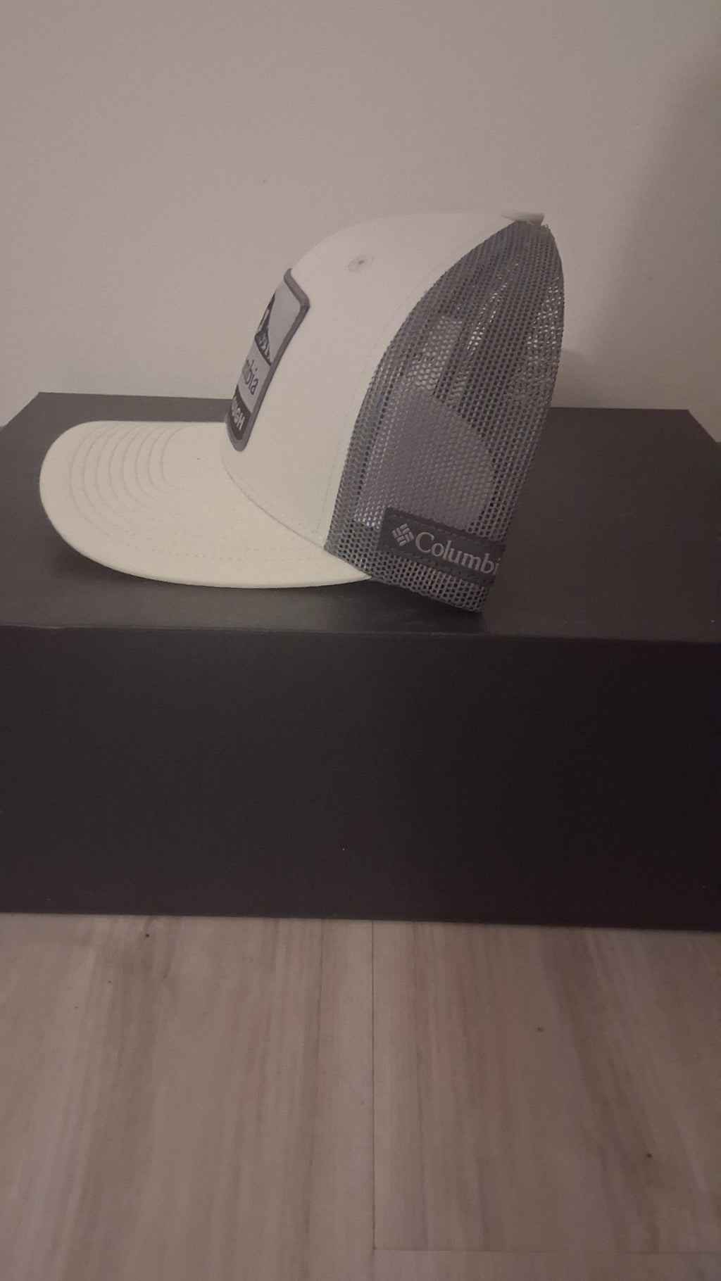 New columbia snapback, no tags